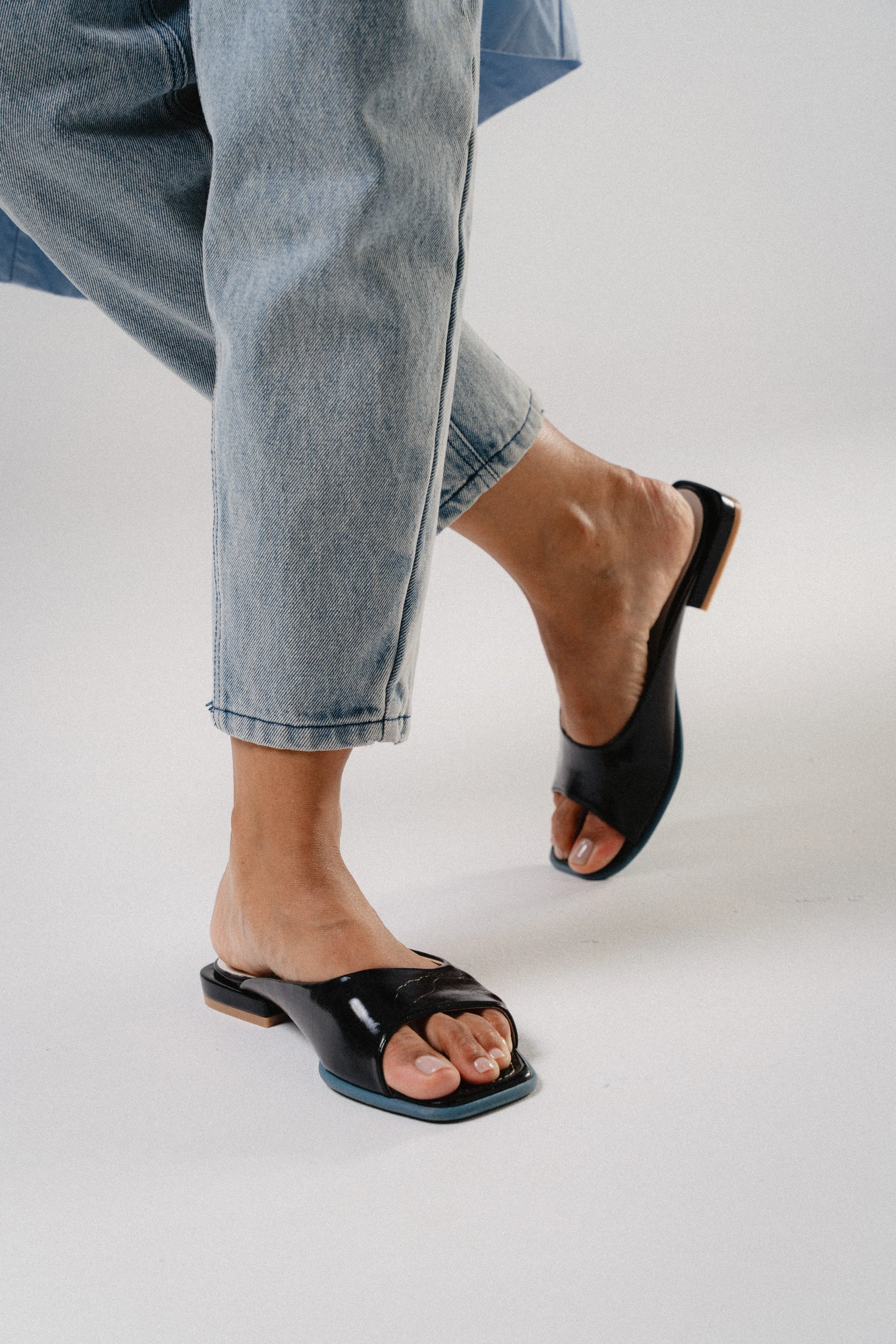 Aurora Flat Mules (Black)