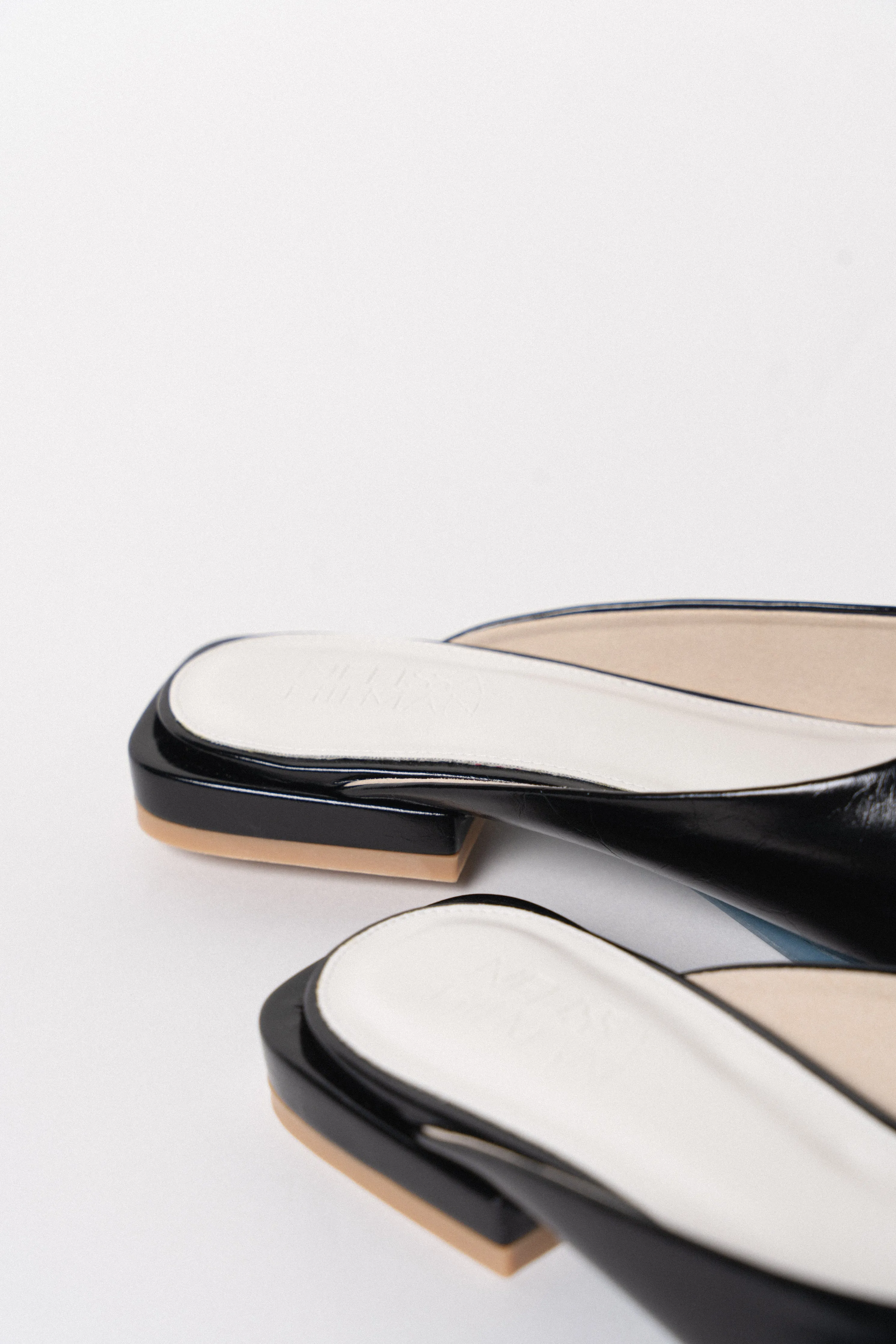Aurora Flat Mules (Black)