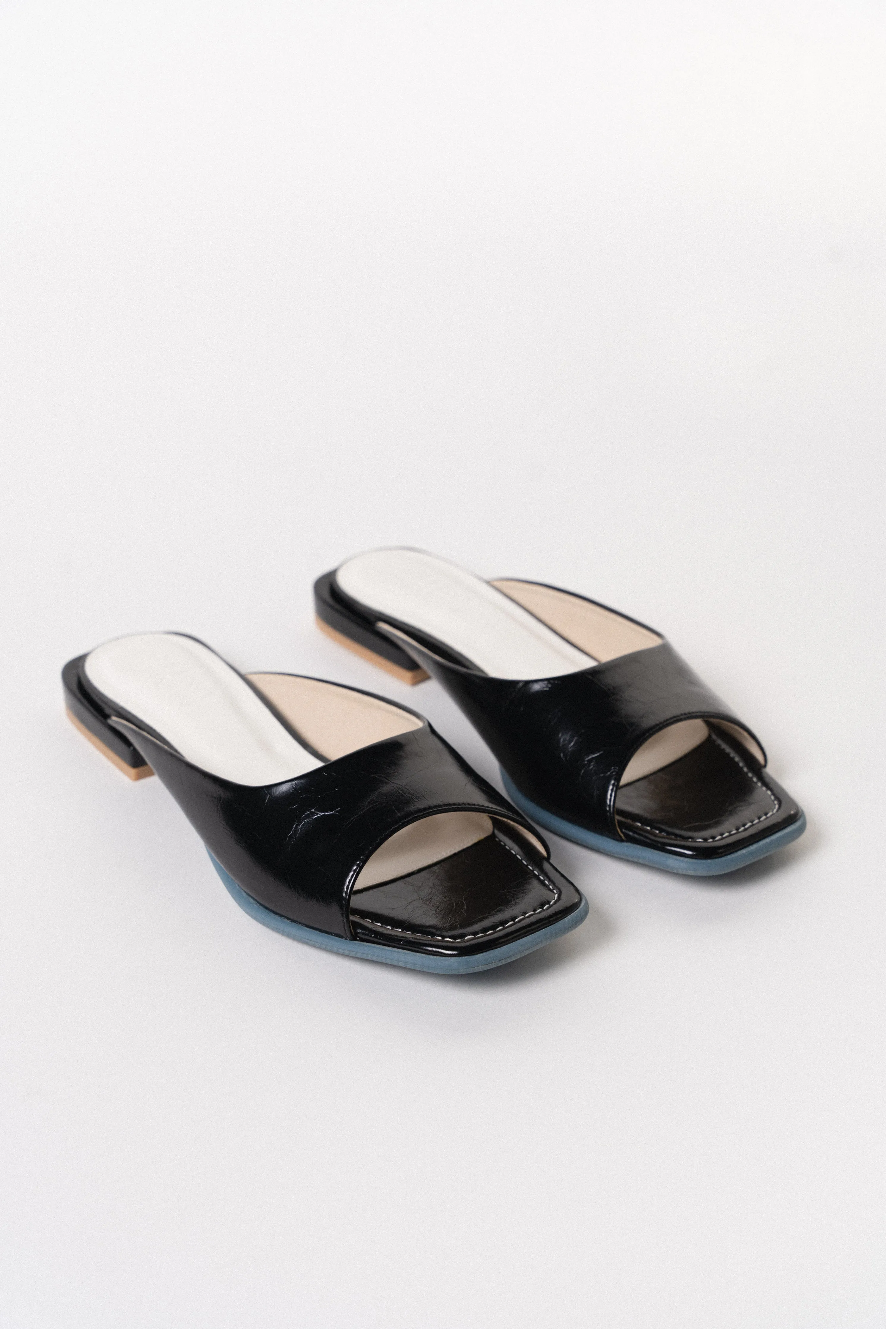 Aurora Flat Mules (Black)