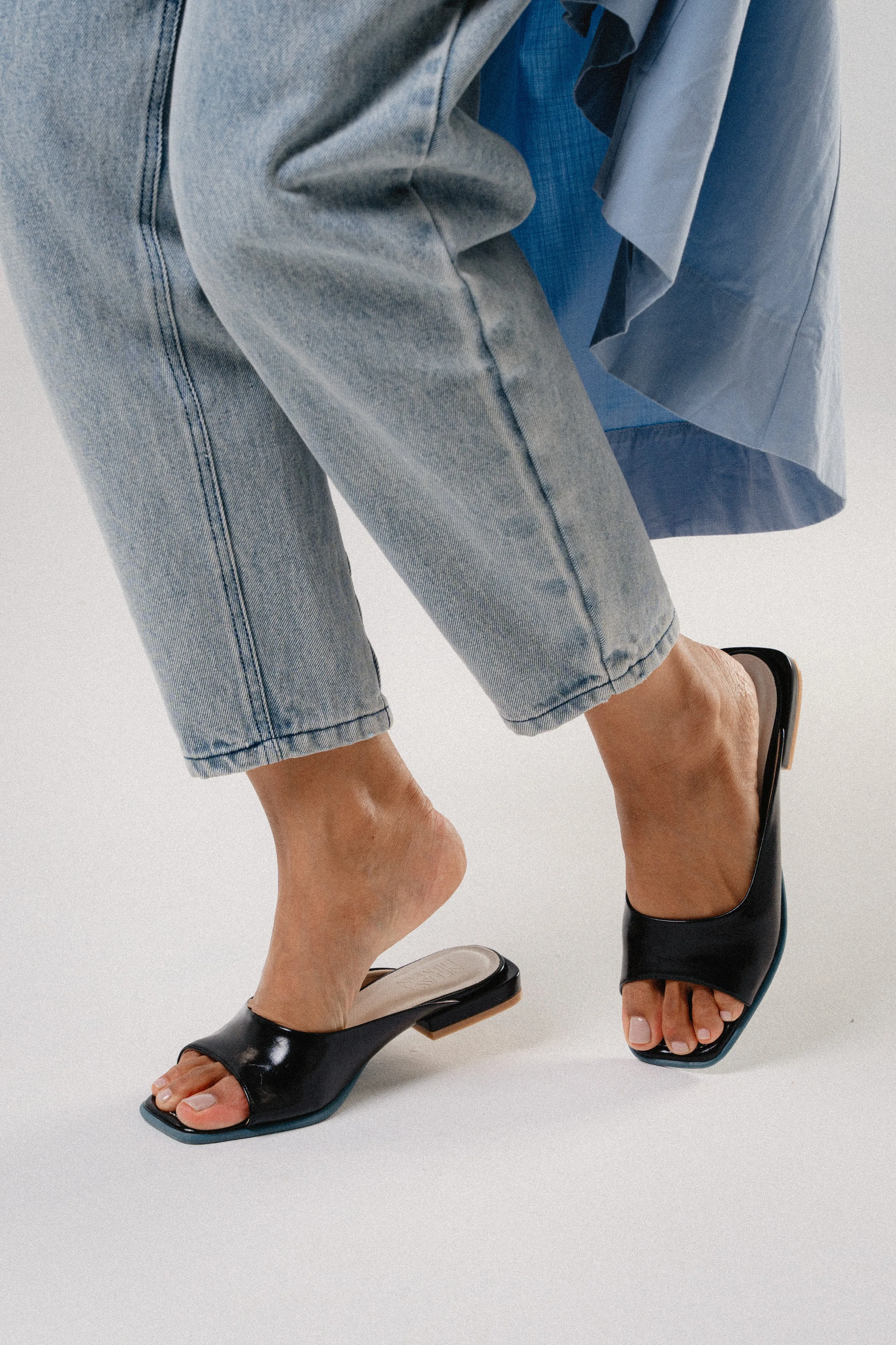 Aurora Flat Mules (Black)