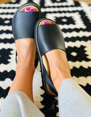 Black Leather Ergonomic Avarcas