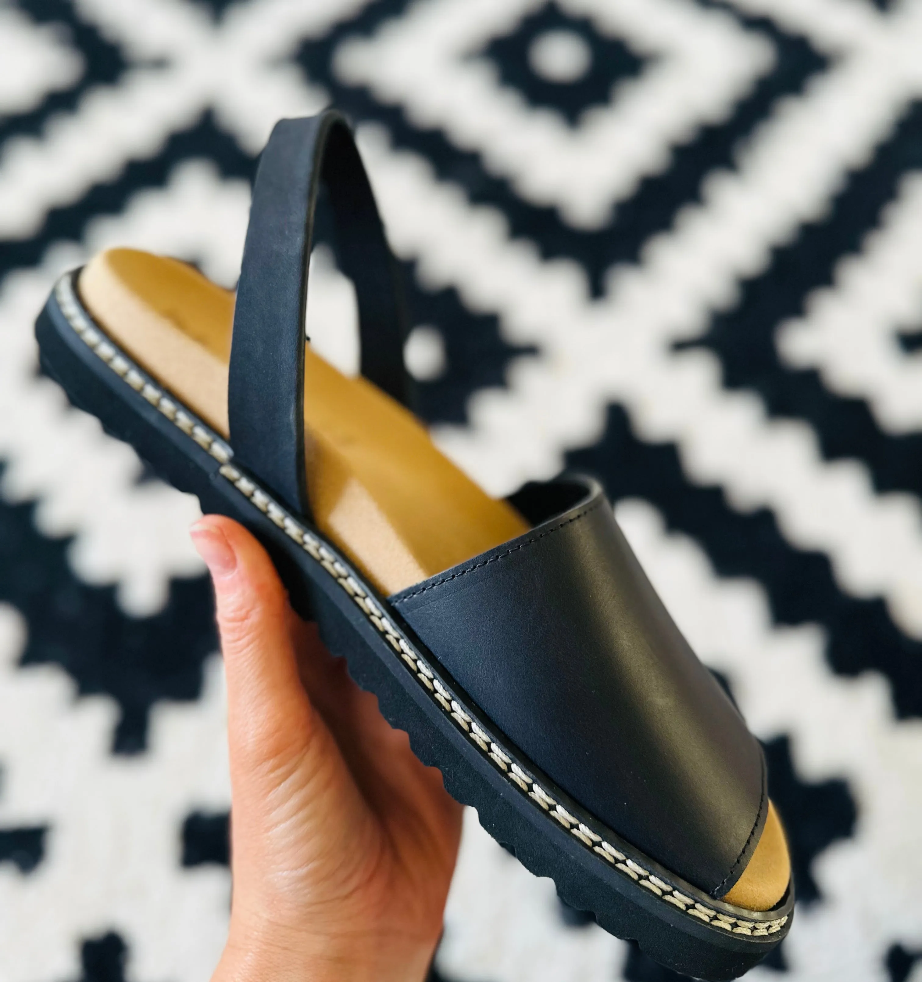 Black Leather Ergonomic Avarcas