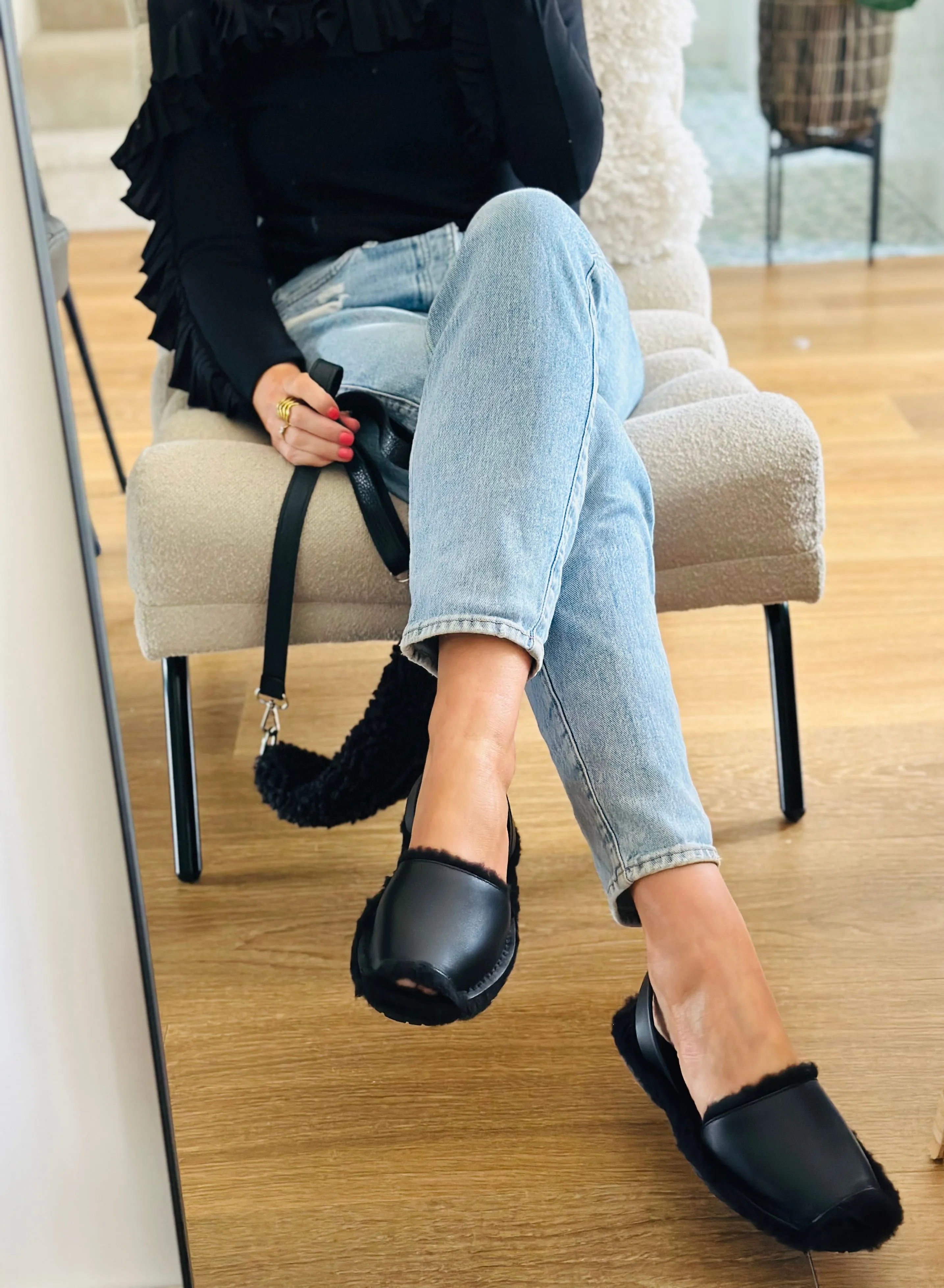 Black Leather Palmaira Snug