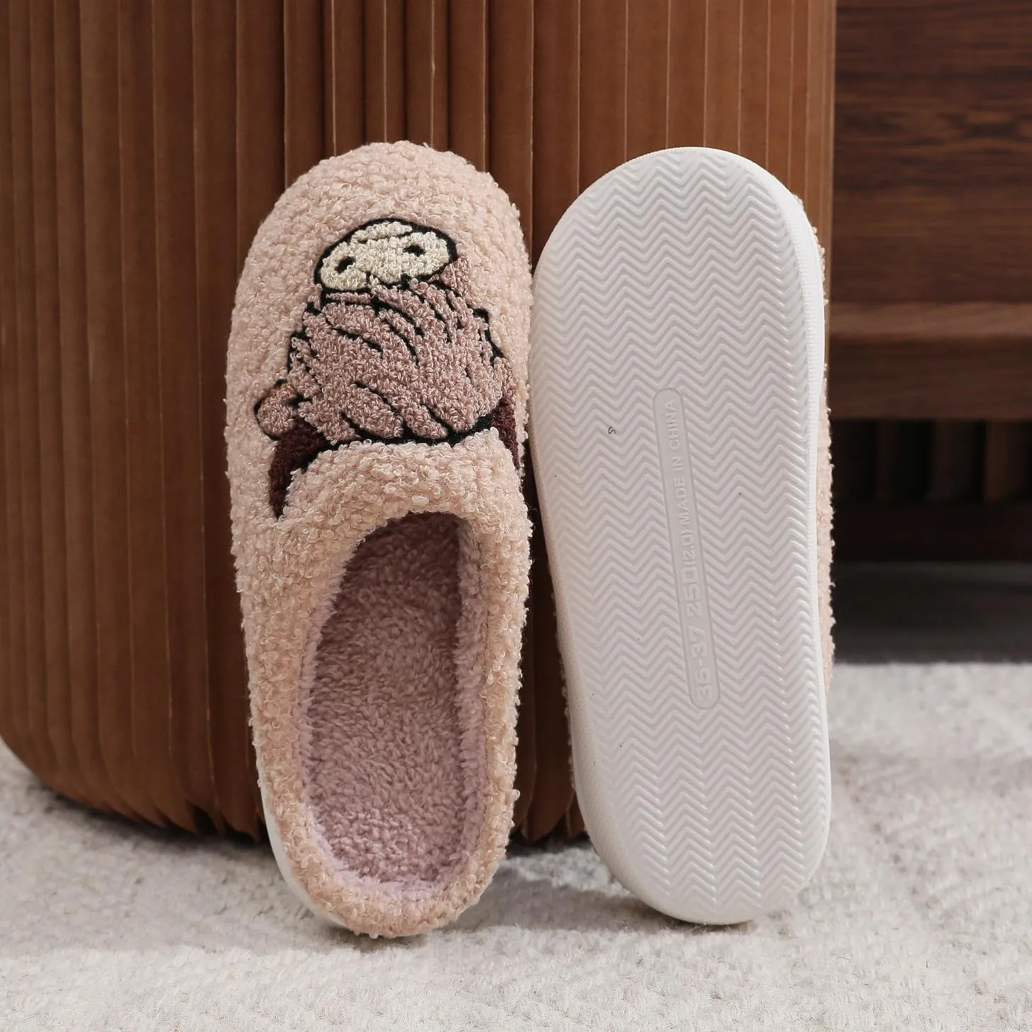 Highland Cow Slippers for Women, The Original Highland Cattle Slippers, Plush Scottish Highland Cow Animal Slippers Warm Non Slip Home Indoor Cow Slippers