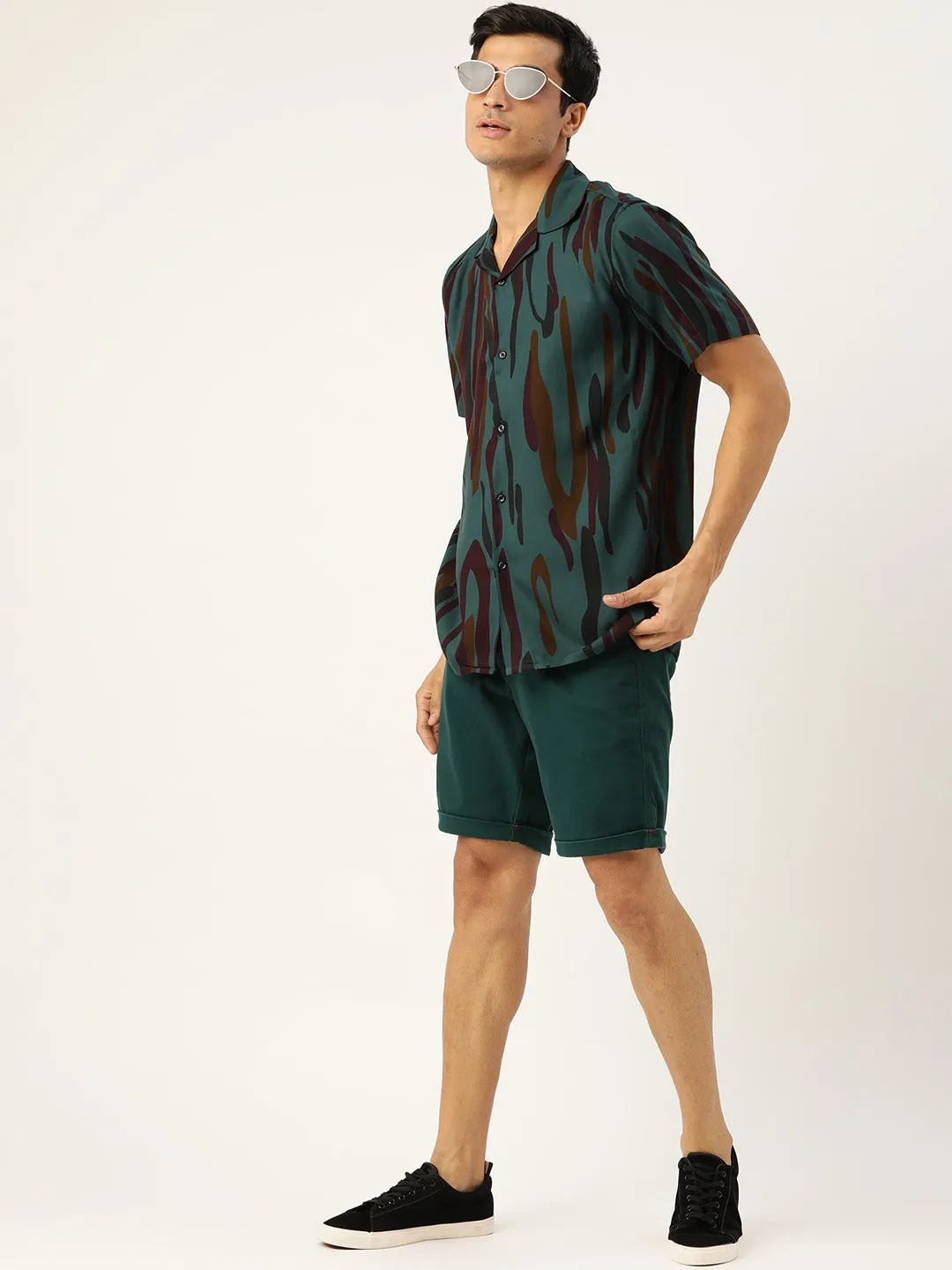 Men BGreen & Black Printed Viscose Rayon Relaxed Fit Casual Resort Shirt