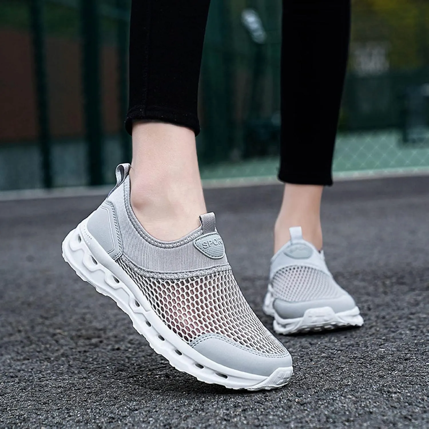Men's Hollow Mesh Sports Shoes Fashion Breathable Beach Shoes Comfortable Non Slip Soft Flat Elderly Shoe