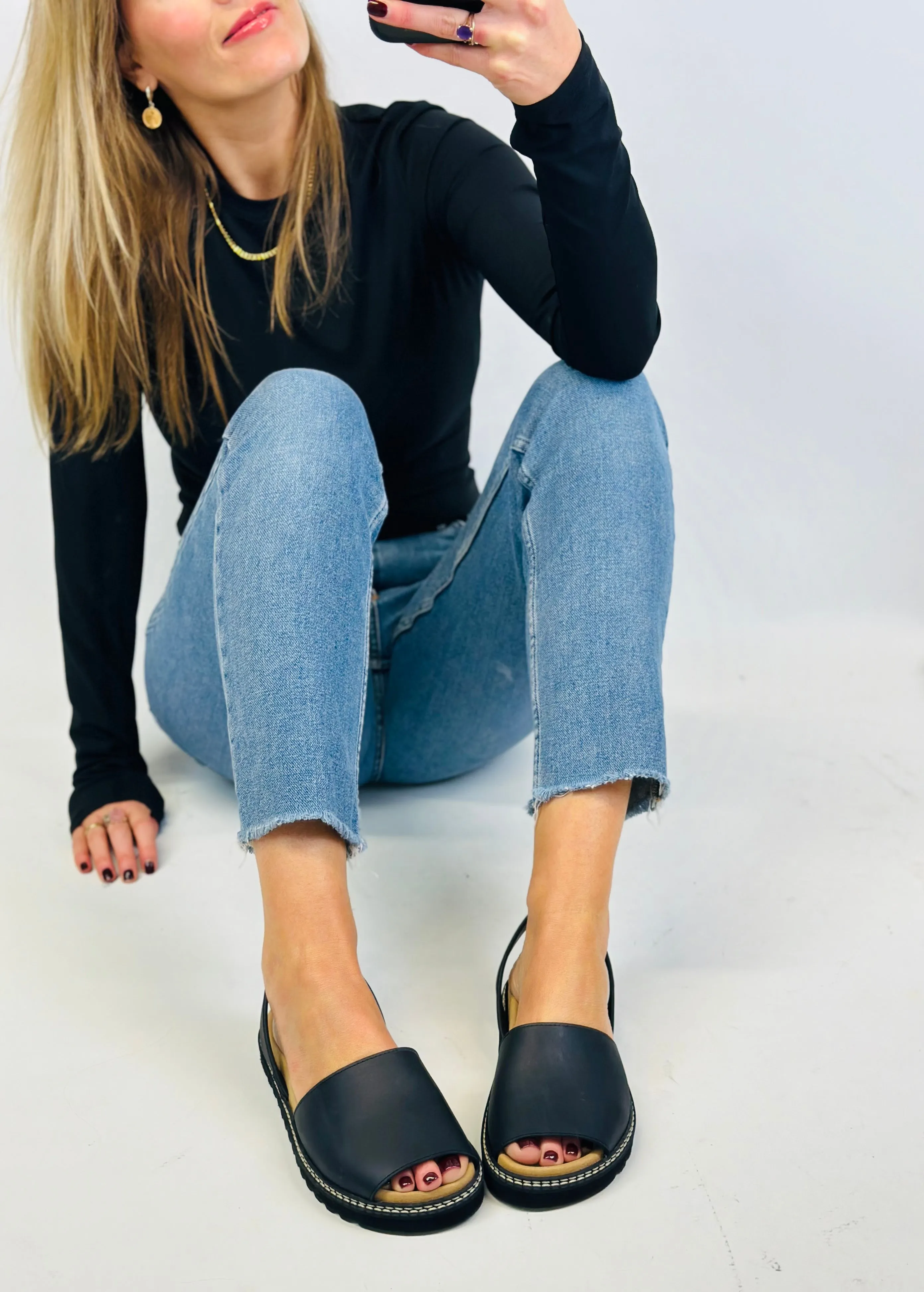 SAMPLE SALE Black Leather Ergonomic Avarcas size 39