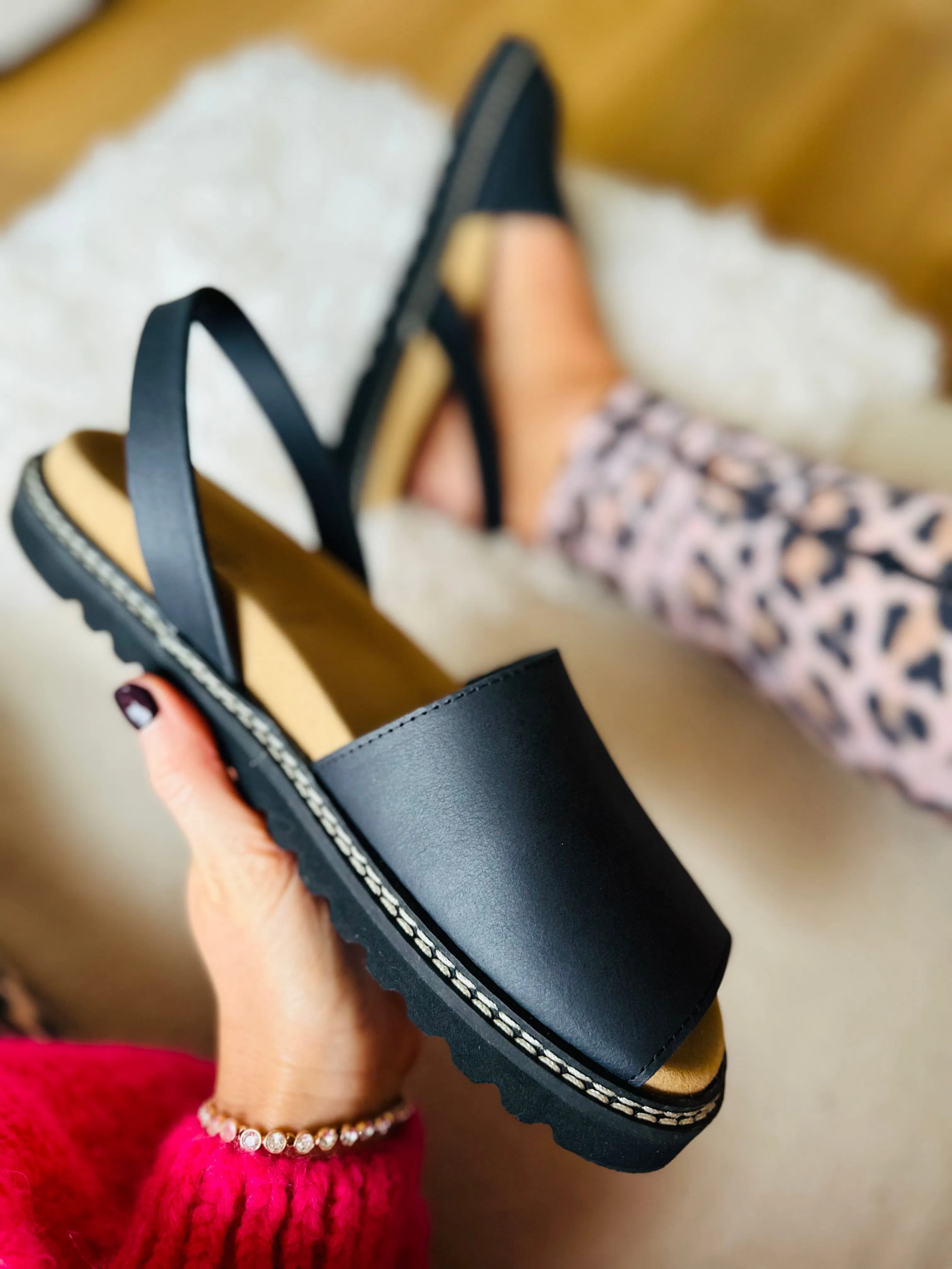 SAMPLE SALE Black Leather Ergonomic Avarcas size 39