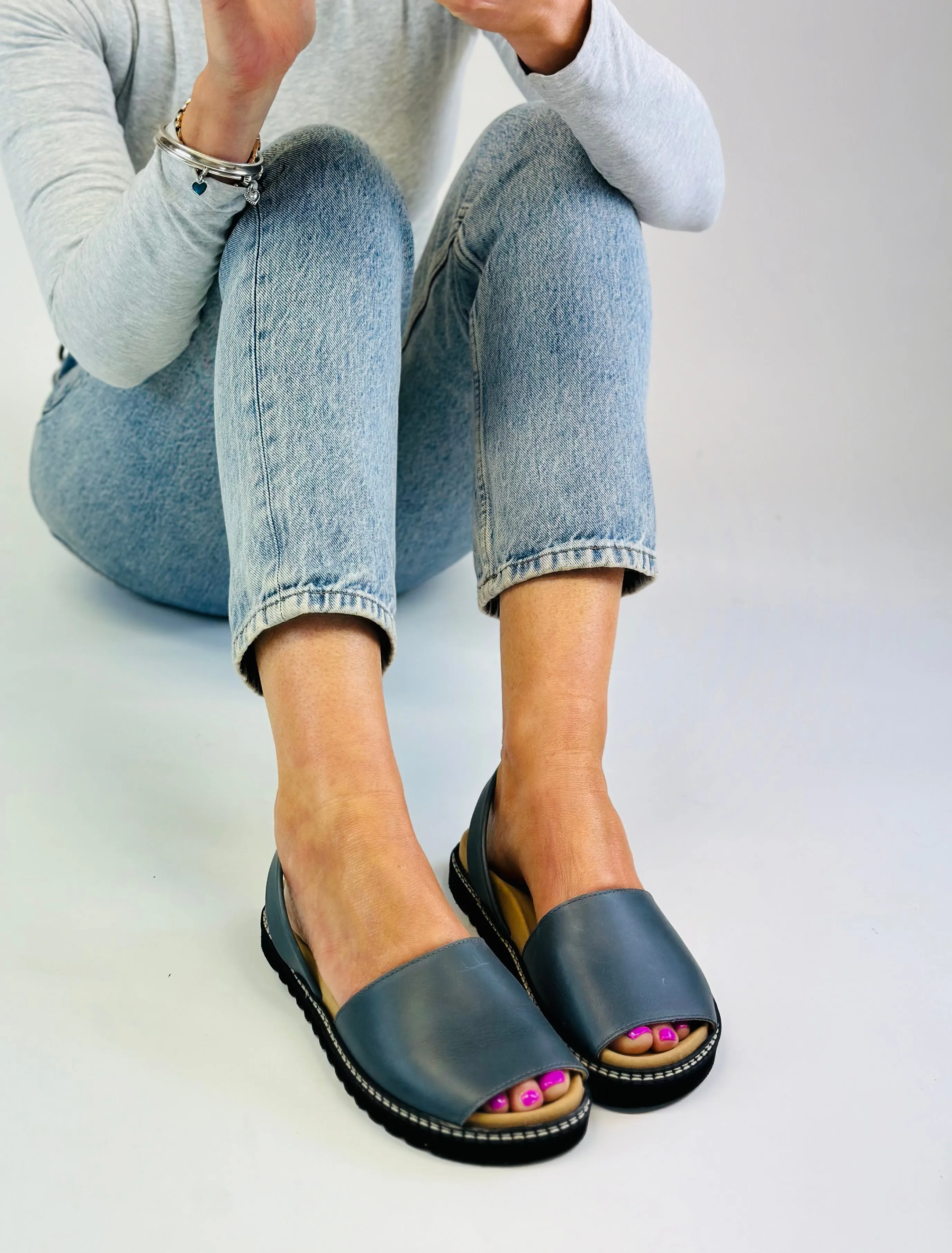 SAMPLE SALE Blue Leather Ergonomic Avarcas size 39